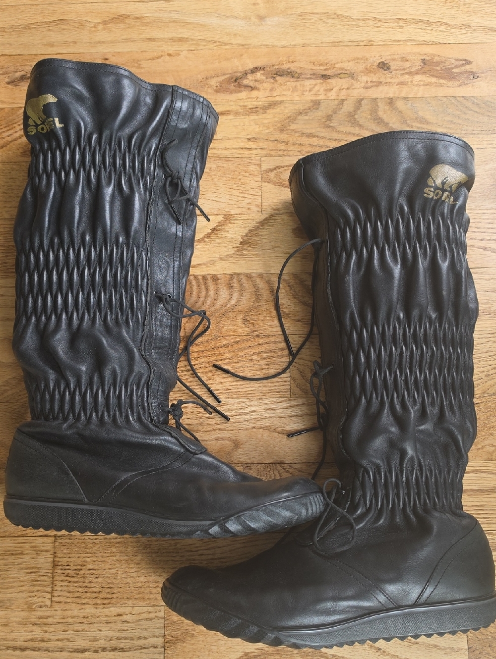 (7) Sorel Black Ruched Lace-Up Boots